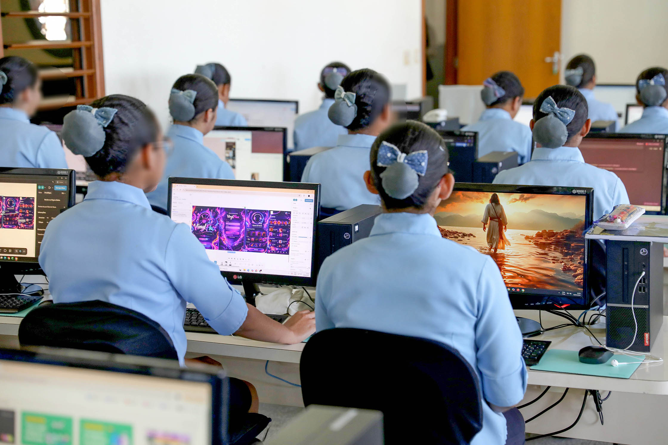 Programa Programadores de Futuro leva tecnologia a meninas acolhidas em internato de Santa Maria